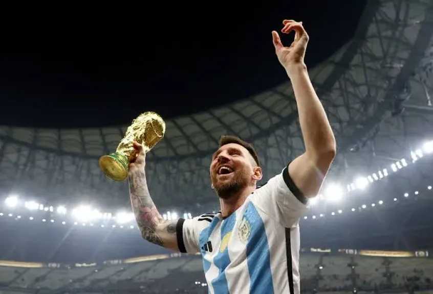 ليونيل ميسي يكشف عن مرشحه للفوز بكأس العالم 2026.. ليست الأرجنتين! ليونيل ميسي يكشف عن مرشحه للفوز بكأس العالم 2026.. ليست الأرجنتين!