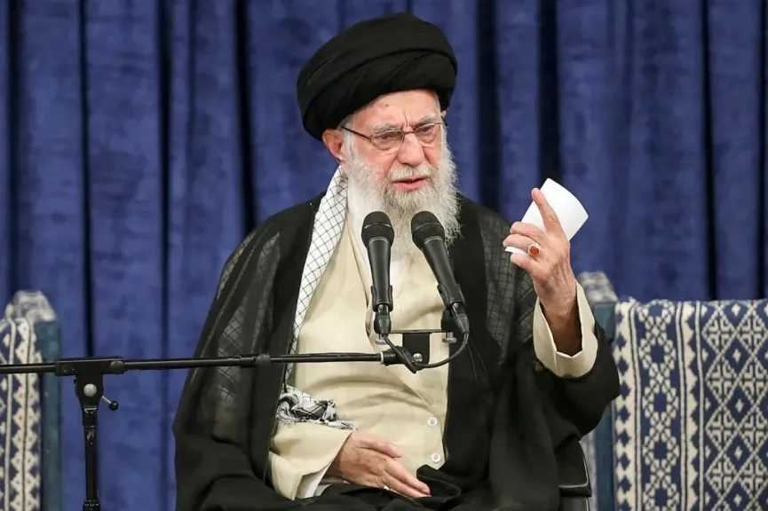 هل تعود الحرب؟ تصريحات حادة من سيناتور أمريكي إلى المرشد الإيراني خامنئي هل تعود الحرب؟ تصريحات حادة من سيناتور أمريكي إلى المرشد الإيراني خامنئي