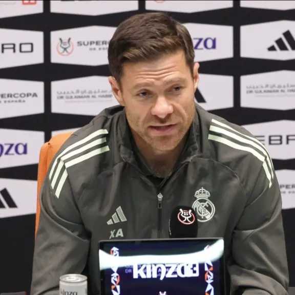 تشابي ألونسو يتحدي برشلونة في نهائي كأس السوبر الإسباني ويكشف موقف مبابي.. ماذا قال؟ تشابي ألونسو يتحدي برشلونة في نهائي كأس السوبر الإسباني ويكشف موقف مبابي.. ماذا قال؟