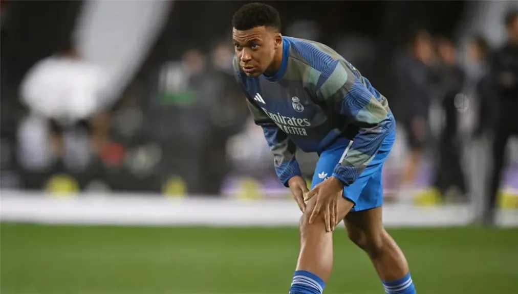 ضربة لريال مدريد.. غياب كيليان مبابي بسبب إصابة الركبة عن هذه المباريات ضربة لريال مدريد.. غياب كيليان مبابي بسبب إصابة الركبة عن هذه المباريات