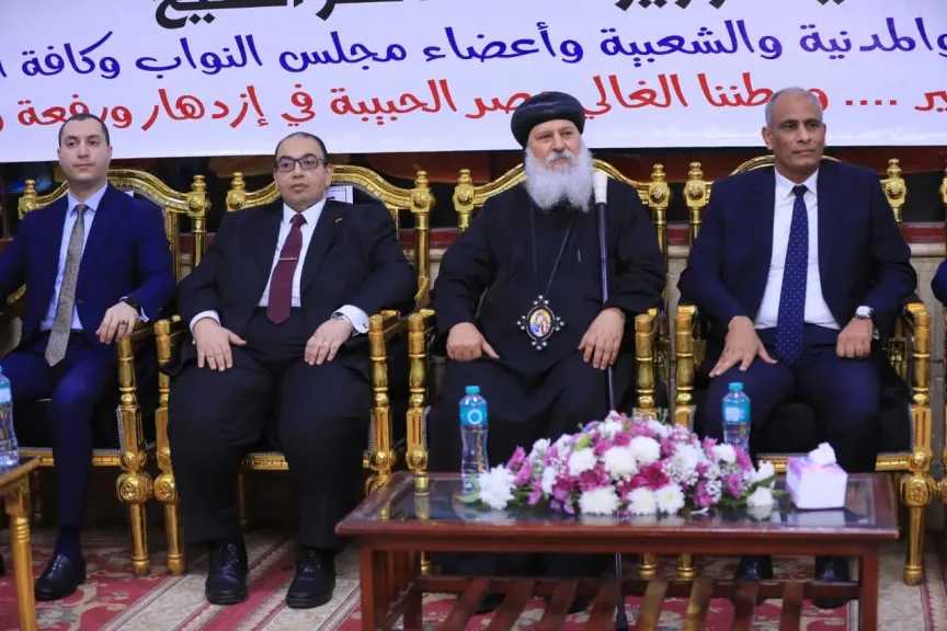 داخل كنيسة القديسة دميانة.. رئيس جامعة كفر الشيخ يهنئ الأقباط بعيد القيامة في مصر داخل كنيسة القديسة دميانة.. رئيس جامعة كفر الشيخ يهنئ الأقباط بعيد القيامة في مصر