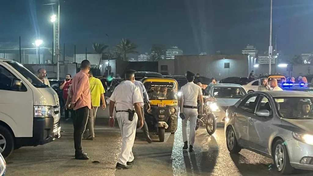 حملات مرورية مكثفة في القاهرة والجيزة لرصد المخالفات وتيسير حركة السير بالمحاور الرئيسية حملات مرورية مكثفة في القاهرة والجيزة لرصد المخالفات وتيسير حركة السير بالمحاور الرئيسية