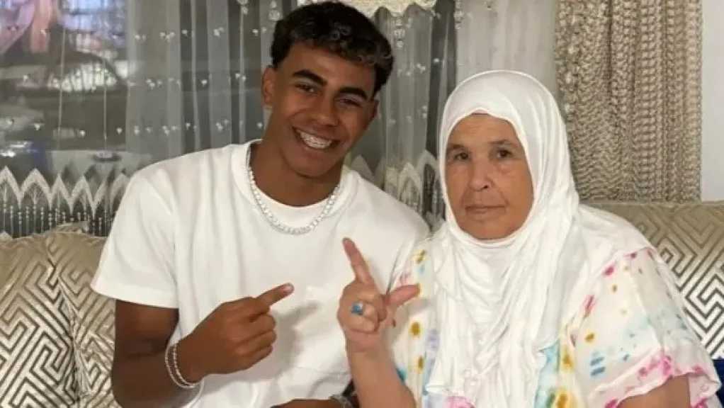 جدة يامال تحتفل بالذهب المونديالي: ”الرفيسة” بانتظار نجم إسبانيا عقب التفوق على ميسي جدة يامال تحتفل بالذهب المونديالي: ”الرفيسة” بانتظار نجم إسبانيا عقب التفوق على ميسي