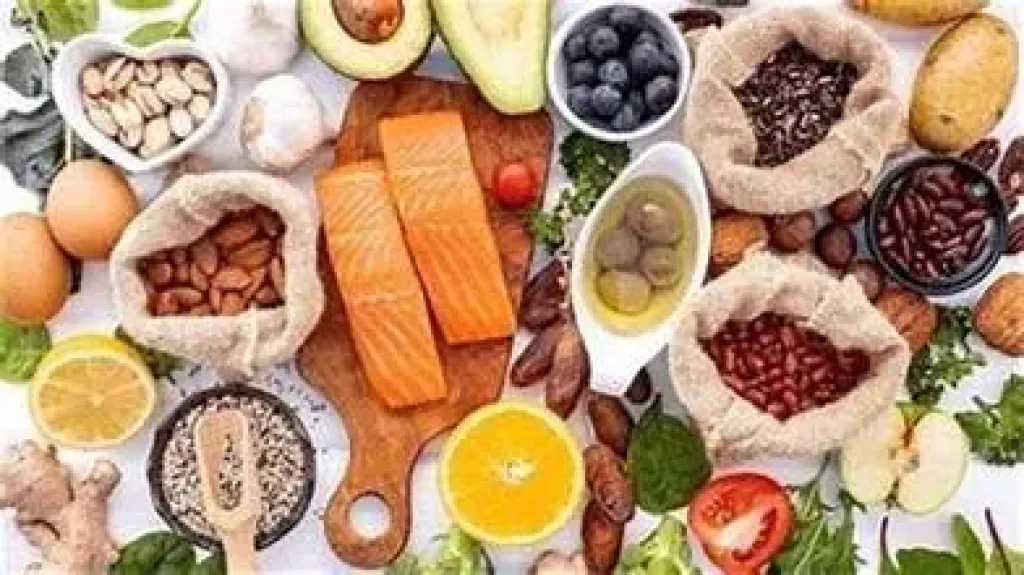 8 أطعمة تدعم جهازك المناعي وتساعد الجسم على مقاومة العدوى بشكل طبيعي 8 أطعمة تدعم جهازك المناعي وتساعد الجسم على مقاومة العدوى بشكل طبيعي