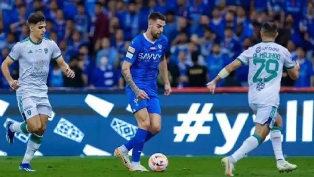 الصورة الرئيسية لمقال: أهلي جدة يكتسح الفتح برباعية نظيفة في الدوري السعودي