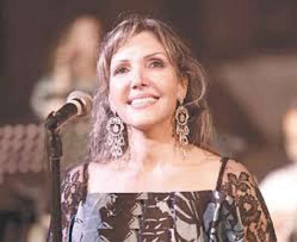لفنانة نادية مصطفى