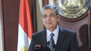 وزير الكهرباء يغادر القاهرة متوجها...