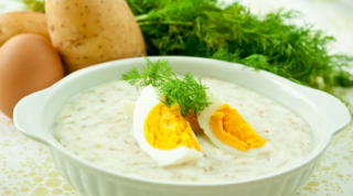 عمل شوربة البطاطس بالبيض