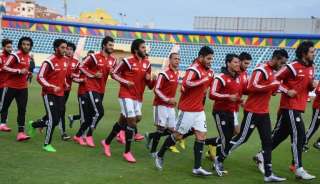 المنتخب الوطني يؤدي مرانه بالملعب...