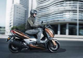 ياماها تطلق دراجتها الرياضية X-Max...