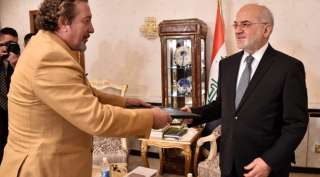 الرئيس العراقي يتسلم أوراق اعتماد...