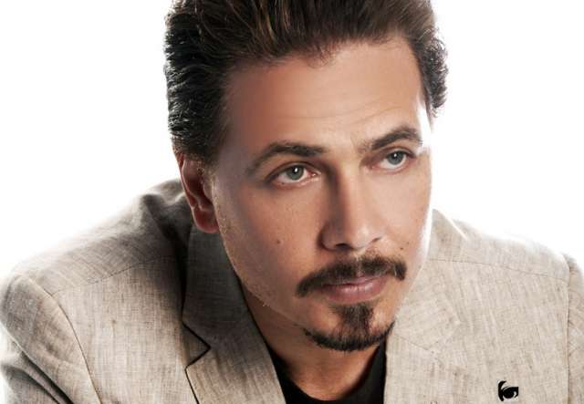 محمد رياض يبدأ ”الحفلة التنكرية“ قريباً