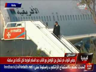 بالفيديو: الإفراج عن طاقم الطائرة...