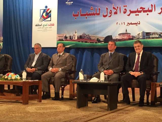وزير التنمية المحلية يفتتح معرضًا للفن التشكيلي بالبحيرة