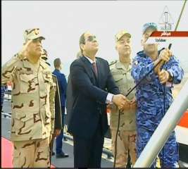 بالفيديو.. الرئيس السيسي يرفع علم...