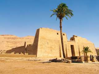 سفيرا المكسيك و البيرو يزوران...