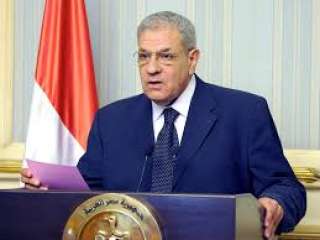محلب يلتقى بالعاملين بمصنع السبائك...