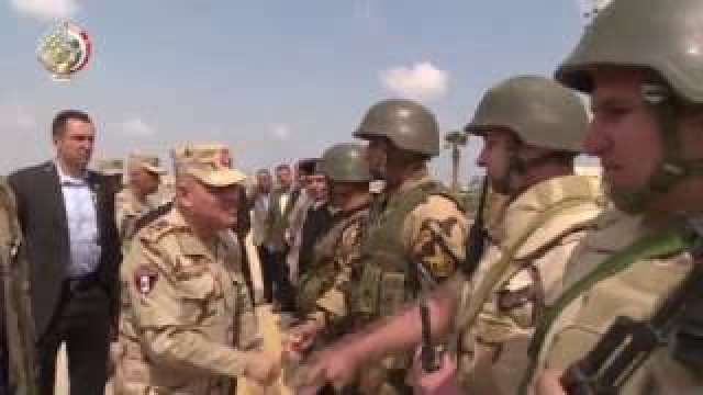 شاهد.. وزيرا الدفاع والداخلية يتجولان في محافظة شمال سيناء بالعريش