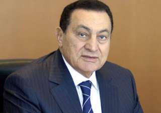 مبارك يتناول الفول و الطعمية...
