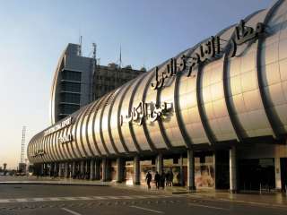 مطار القاهرة يبدأ تطبيق الضوابط...