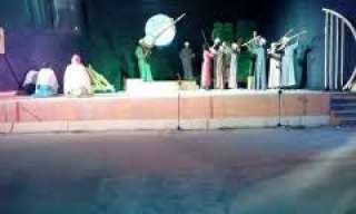عرض مسرحية ”الرباب والقمر” علي...