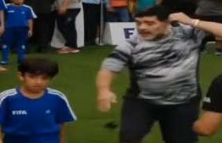بالفيديو: مارادونا يتشاجر مع طفل...