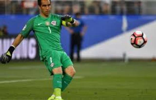 تشيلى تفتقد برافو قبل مواجهه الكاميرون غدا فى كأس القارات