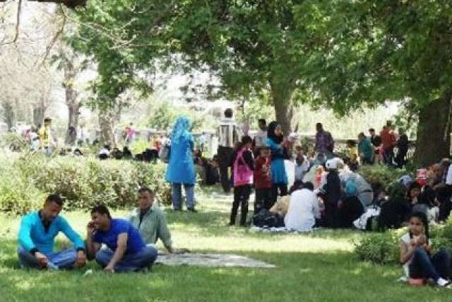 توافد المواطنين على الحدائق