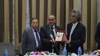 أسامة عبدالحى  يفوز بمنصب...