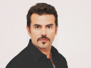 بالصور.. سامو زين يرحب بمولوده...