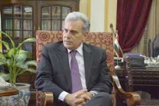 محافظ الجيزة يكرم رئيس جامعة...