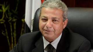 وزير الرياضة يستعرض مع محافظ...