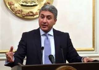 وزير الطيران يناقش الترتيبات النهائية...