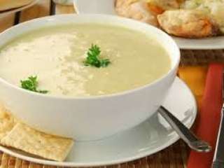 عمل شوربة البطاطس بالبيض
