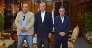 محافظ قنا يبحث مع مدير...