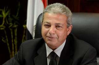 وزير الرياضة يهنئ آنسات الخماسى...