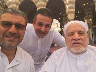 بالصور.. عمرو الليثي مع عمر...