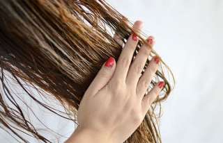 طرق علاج الشعر المتقصف والجاف