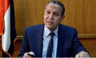 محافظ السويس يكرم اثنين من...
