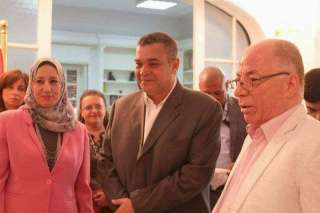 بالصور.. وزير الثقافة يتفقد معرض...