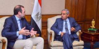 وزير التجارة يبحث مع ”بوش...