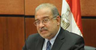 رئيس الوزراء يتابع مع الفريق...