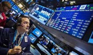 البورصات الأوروبية تنخفض بضغط من...