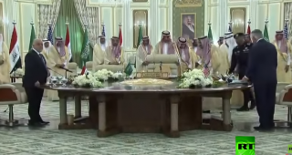 بالفيديو.. الملك سلمان يستقبل وزير...
