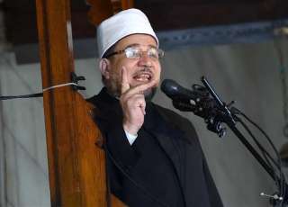 وزير الأوقاف والمفتي يؤديان صلاة...