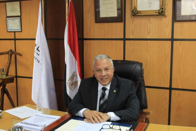 اللواء بحري أيمن صالح رئيس هيئة ميناء دمياط