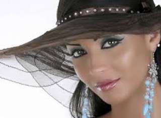 بالصور .. إطلالة جريئة للفنانة”دوللي...