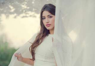 بالفيديو.. هايدي موسى تبدع في...