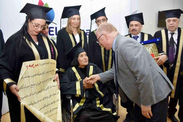 مديحة يسري تتسلم الدكتوراة الفخرية