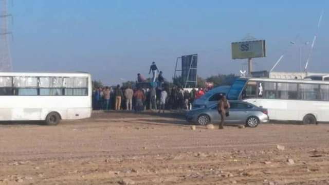 إصابة 18 شخصا فى انقلاب أتوبيس عمال بطريق السويس